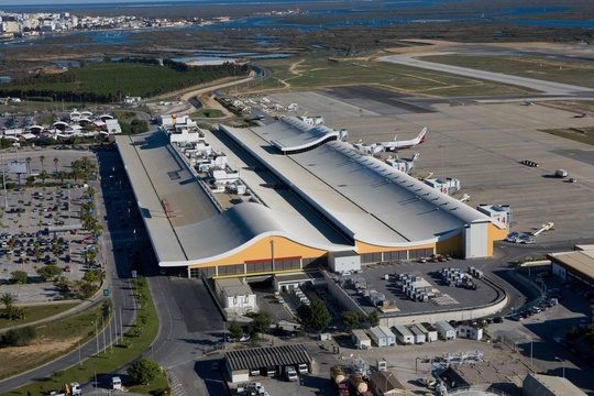 Blocotelha e Casais responsáveis pela construção da nova cobertura do Aeroporto de Faro