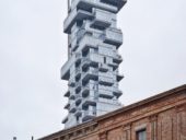 Construção do edifício Jenga aproxima-se da conclusão em Nova Iorque