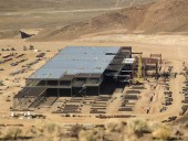 Construção das Gigantescas Instalações da Tesla no Deserto do Nevada