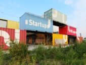 Imagem do dia: Holandeses utilizam contentores para construir edifícios no Parque de Ciências de Amesterdão