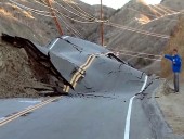 Deslizamento de terras nos EUA provoca deformação extrema de pavimento rodoviário ao longo de 3 km