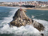 Obras de reforço do quebra-mar do Porto da Ericeira em fase avançada