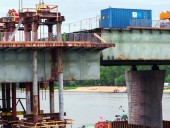 Operação de Substituição de uma Secção do Tabuleiro da Ponte de Łazienkowski na Polónia